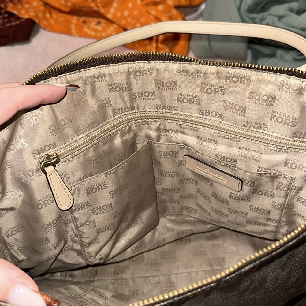 Michael Kors Jet Set East West Signature Zip Tote Bag - Picture 13 of 14